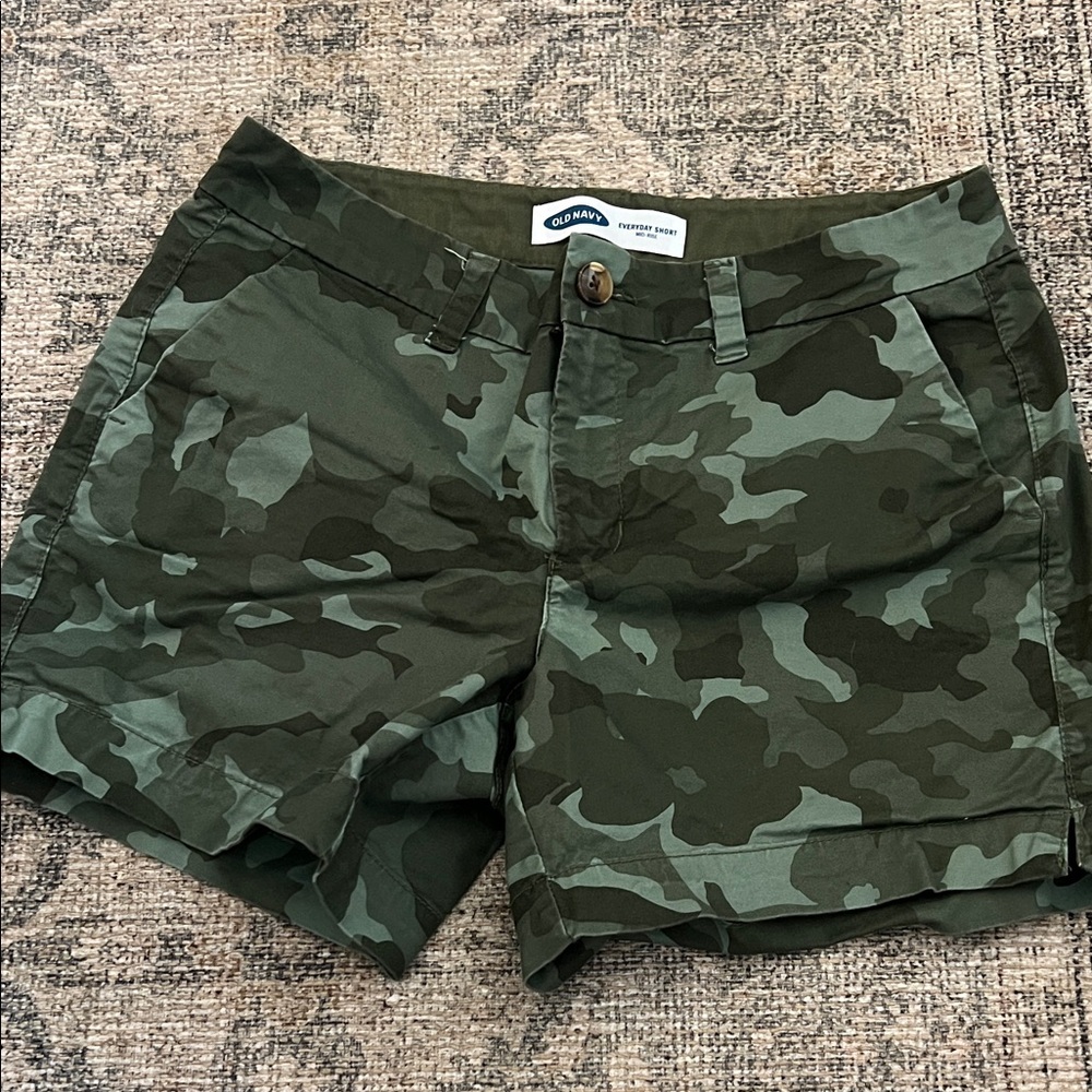 Old Navy Women's Green Camouflage Cargo Shorts